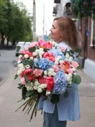 Авторский сборный букет с гортензией и пионами