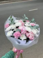 Сборный букет их хризантем и пионов