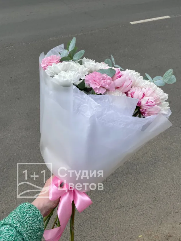 Сборный букет их хризантем и пионов