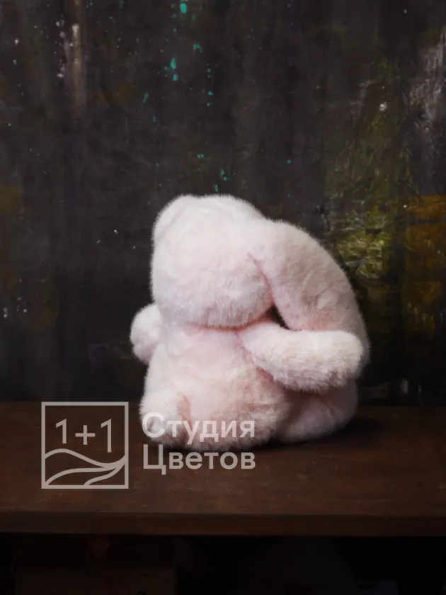 Зайка плюшевый розового цвета 28 см