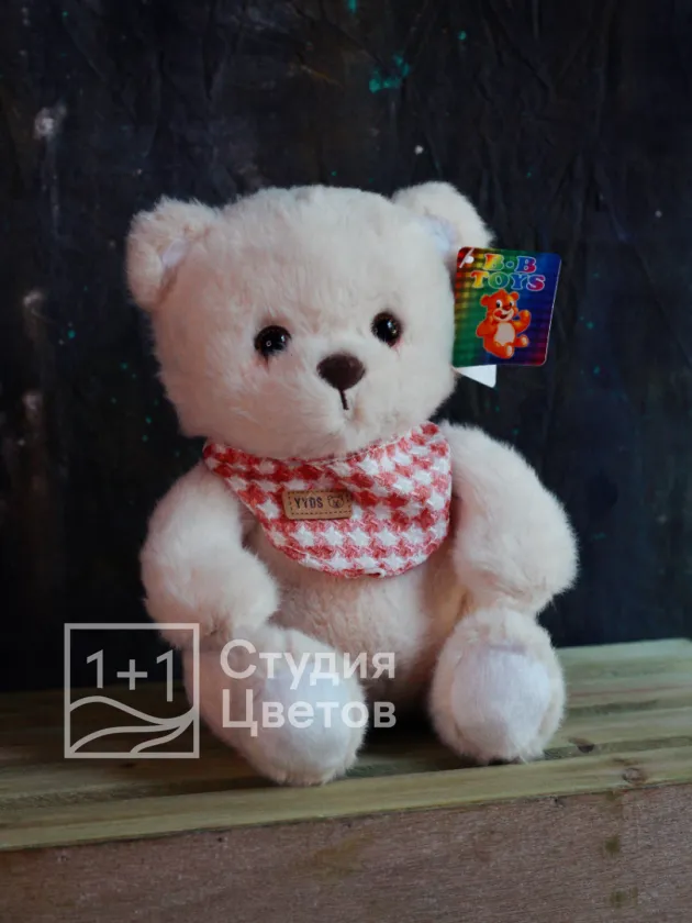 Мишка розовый в клетчатом слюнявчике 