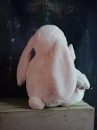 Милый длинноухий зайка с шикарным бантом  