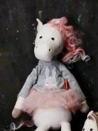 Лошадка Мия в юбке 