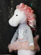 Лошадка Мия в юбке 