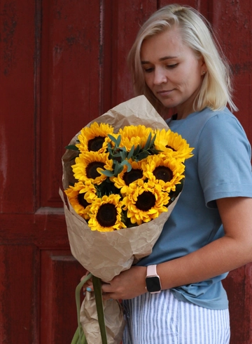 Подсолнухи в крафте от интернет-магазина цветов в Костроме