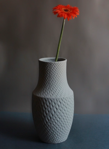 Ваза серая матовая от интернет-магазина цветов в Костроме