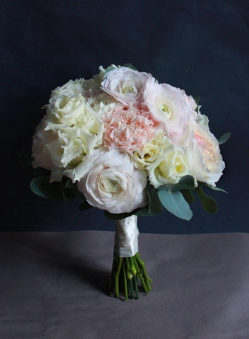 Букет невесты с пионовидными розами от интернет-магазина цветов в Костроме