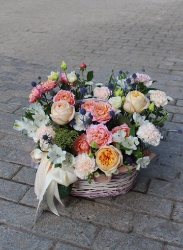 Композиция в корзине с пионовидной розой от интернет-магазина цветов в Костроме