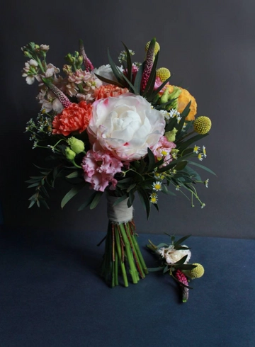 Букет невесты &laquo;Яркий&raquo; от интернет-магазина цветов в Костроме