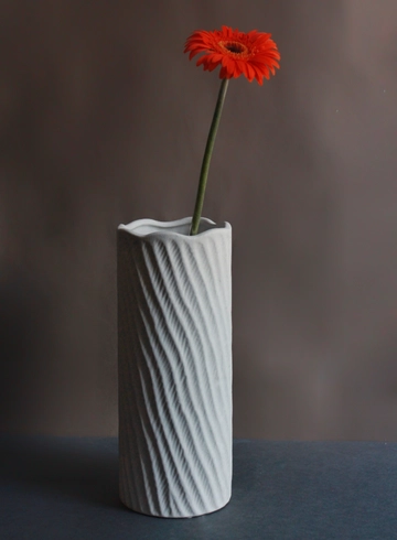 Ваза белая матовая от интернет-магазина цветов в Костроме