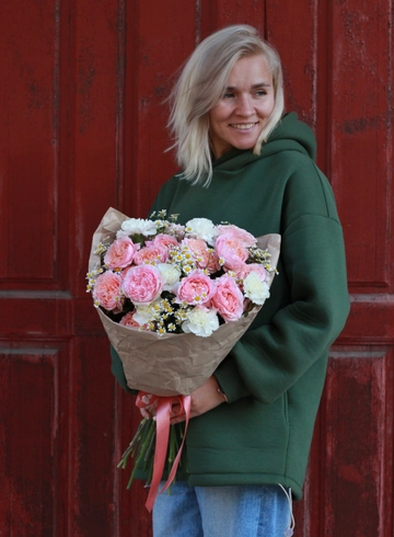 Букет с розой Джульетта  от интернет-магазина цветов в Костроме