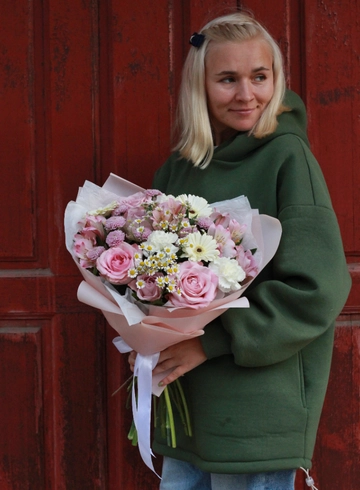 Сборный букет «Нежный» от интернет-магазина цветов в Костроме