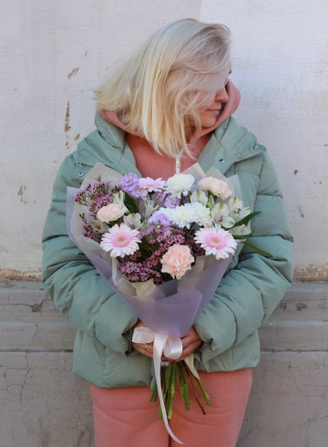 Сборный букет с хамелациум  от интернет-магазина цветов в Костроме