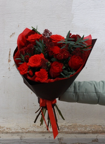 Сборный букет с розами от интернет-магазина цветов в Костроме