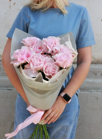 Монобукет из розовых роз «Нежное прикосновение»  от интернет-магазина цветов в Костроме