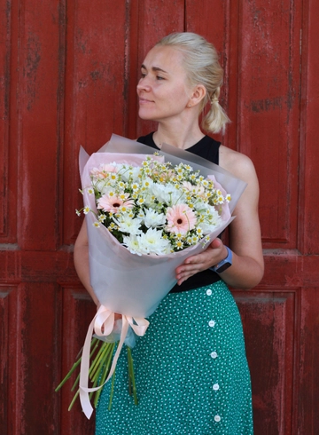 Сборный букет «Светлая гармония» от интернет-магазина цветов в Костроме