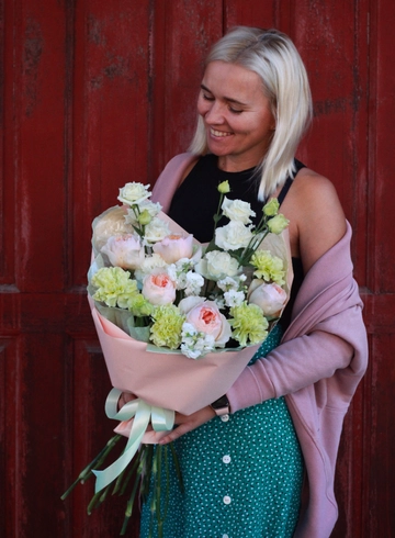 Сборный букет с пионовидной розой от интернет-магазина цветов в Костроме