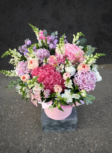 Большая авторская композиция с гортензией от интернет-магазина цветов в Костроме