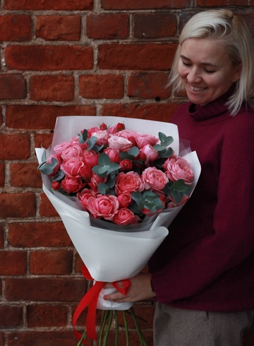 Букет из кустовой розы «Сильва» от интернет-магазина цветов в Костроме