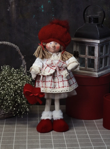 Сувенирная кукла в красном берете  от интернет-магазина цветов в Костроме