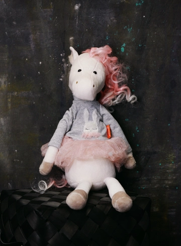 Лошадка Мия в юбке  от интернет-магазина цветов в Костроме